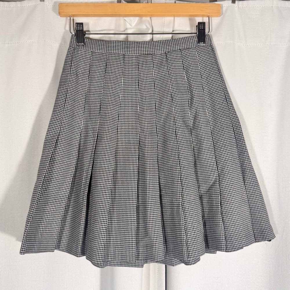 Vintage Briggs Houndstooth Pleated Skirt